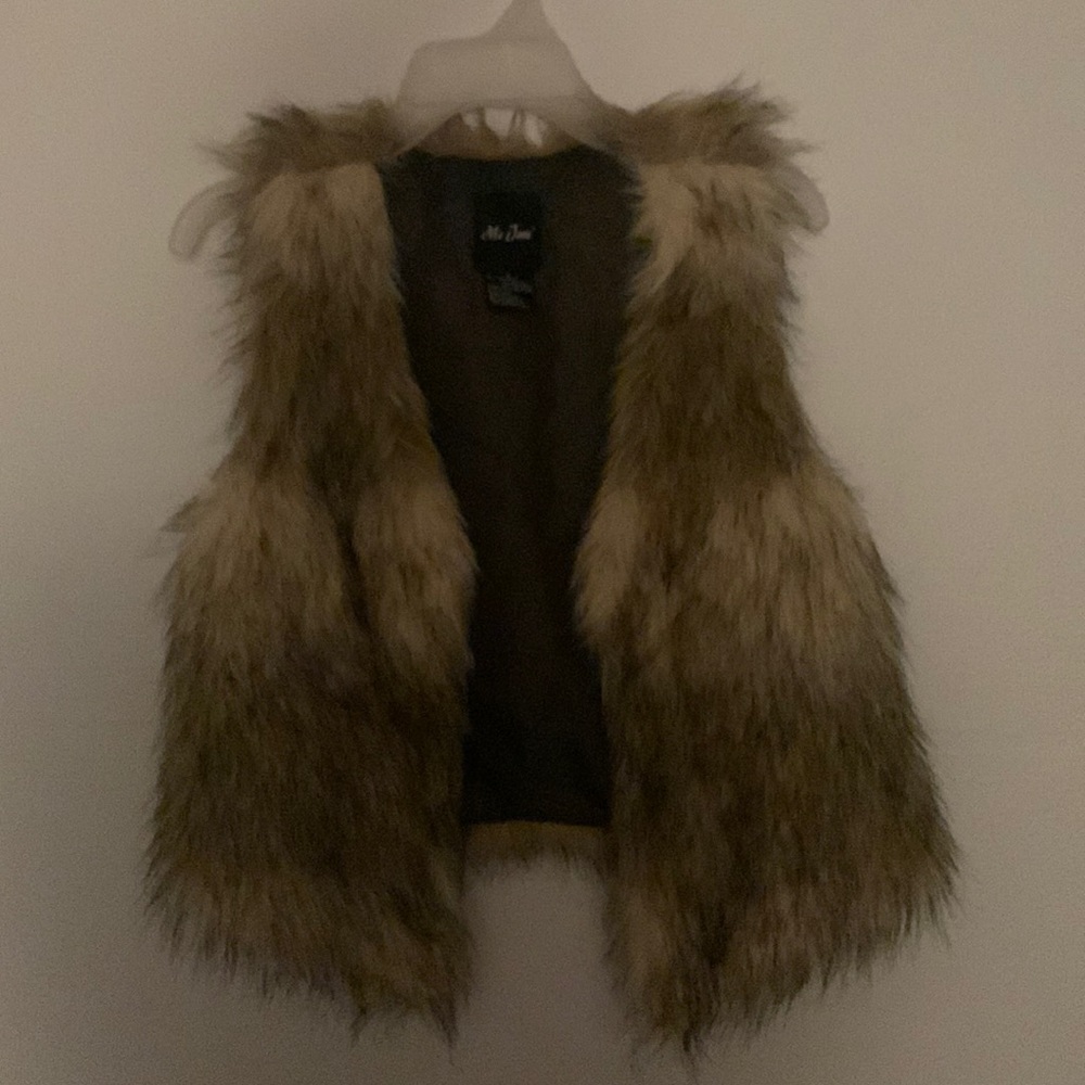 Vest Women’s Faux Fur. Me Jane  size small